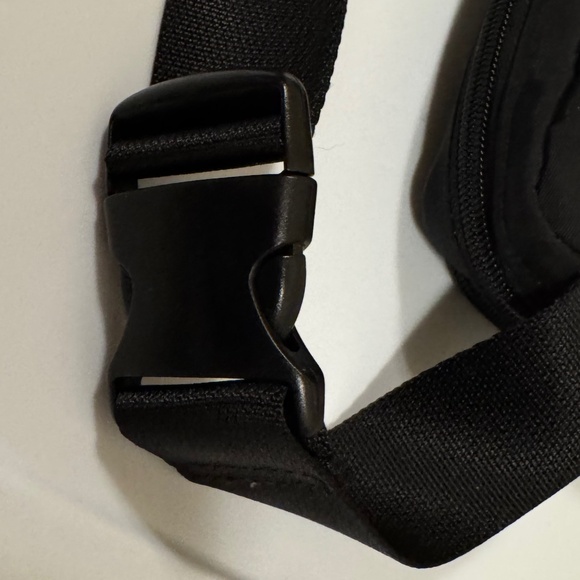 Baggallini Black Modern Belt Bag NWOT - Picture 13 of 14